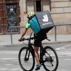 Los repartidores a domicilio han sido clave durante los confinamientos.