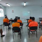 Hace ocho años, Ecuador eligió el color naranja para vestir a los privados de la libertad, además de evitar confusiones con vestuarios de tipo camuflaje.