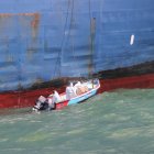 Personal del Ministerio de Salud se acercó al buque para tomar pruebas a los tripulantes.