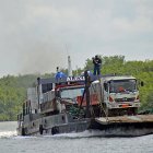 Empresas camaroneras tienen seguridad privada para la transportación de vehículos y sus productos.
