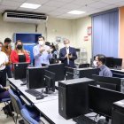 Francisco Morán, rector de la Universidad de Guayaquil, supervisa de cerca el desarrollo del concurso de méritos y oposición.