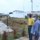 Áreas verdes. Este es el espacio, ubicado en las manzanas 20 y 21 de Sauces 1, que se está interviniendo. Allí habrá árboles, camineras y mobiliario que facilite el descanso.