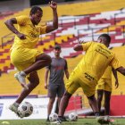 Nixon Molina, mediocampista de Barcelona, será titular este domingo 16 de mayo ante el Súper 9.