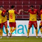 Los jugadores de Aucas celebra el primer gol del partido ante los albos en el Rodrigo Paz Delgado