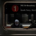 El metro de la ciudad de Nueva York, el más bullicioso de Estados Unidos, retomó este lunes su servicio de 24 horas.