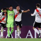 Jugadores de River celebran la victoria ante Santa Fe de Colombia.