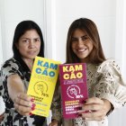 Las hermanas viteri muestran su emprendimiento de chocolates sin azúcar.