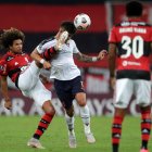 Willian Arao fue expulsado del partido al minuto 15 por agredir a un rival