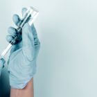 Los expertos piden acelerar la democratización de las vacunas.