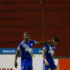 Alejandro Cabeza (i) y Joao Rojas fueron dos figuras en el duelo ante Mushuc Runa.