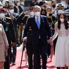 El saliente presidente de Ecuador, Lenin Moreno, acompañado de su familia, llega para la ceremonia de transmisión de mando a Guillermo Lasso hoy.