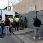 Investigación. A la cárcel 4, en el norte de Quito, llegaron agentes de Criminalística de la Policía y dos fiscales.