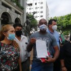 Algunos de  los representantes del colectivo este 25 de mayo, en la Alcaldía.