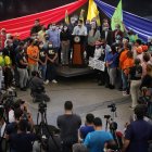 El presidente (e) Juan Guaidó con partidarios.