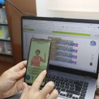 Pantalla principal de la aplicación de Lenguaje de Señas desarrollada por cinco niños.