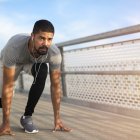 El magnesio se encuentra en alimentos como granos y frutos secos.