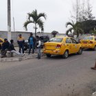 Familiares del fallecido acudieron este 26 de mayo al sitio donde ocurrió el accidente.