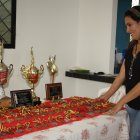 Katiuska Gómez tiene un rincón en su casa donde conserva sus copas, medallas y galardones.