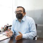 Luis García. Ha desempeñado una serie de cargos en CNEL, por años.