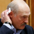 El líder bielorruso está en aprietos luego de interceptar un vuelo comercial para detener a un opositor.