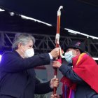 A mediados de esta semana el presidente Guillermo Lasso recibió el bastón de mando de comunidades indígenas.