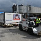 Las dosis compradas y donadas por China llegaron en contenedores especiales para prevenir el daño de las vacunas.