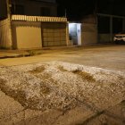 Los moradores dicen que en la avenida 2 A hace unos siete meses Interagua hizo un arreglo de tubería y el material que se usó para tapar el hueco ya se dañó. Unos metros más adelante hay una tapa que ‘baila’ cuando los carros pasan, el temor es que provoque un accidente. 

PERIODISTA : LINA ZAMBRANO

FECHA : 26/05/2021 

Agencia (ag-extra)