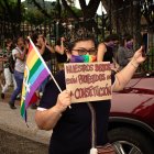 Besatón por rechazo a la homofobia