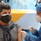 Los integrantes de la selección ecuatoriana de fútbol han recibido la primera dosis de la vacuna, entre ellos el preparador físico Sergio Chiarelli.