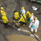 En el simulacro de drenaje participaron técnicos, obreros y paramédicos junto a delegados de otras instituciones del Estado y del Comité de Operaciones de Emergencia