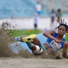 Zaldívar fue plata en el reciente Sudamericano de Atletismo de Mayores. Saltó con medias, en las que llevaba fotos de sus seres queridos de Cuba.
