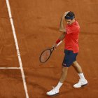 Federer aseguró que forzó su recién lesionada rodilla en el partido de 3 horas y media contra el alemán Dominik Koepfer.