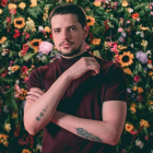 Andrés Lazo empezó su carrera musical en 2011. Un millón como tú fue su primer gran éxito junto a la cantante chilena Cami.