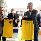 El presidente Lasso recibió su camiseta y compartió con los jugadores.