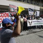 Plantón. El pasado 3 de junio, pensionistas del Isspol acudieron a la Unidad Judicial por una audiencia que no se dio.