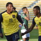 Gruezo (d) estaba en los planes de Alfaro para integrar el once titular en el partido ante Perú.