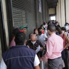 Guayaquil. Fila en la avenida 9 de Octubre, en el Registro Civil, para sacar la cédula u otros documentos.