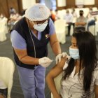 La luchadora ecuatoriana Lucía Yépez ya fue inmunizada.