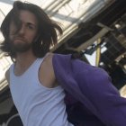 La canción que da nombre a su nuevo disco, Si volviera a nacer, es una forma de agradecer a su madre por su manera de ver el mundo, por lo que ha dejado dejado y le sigue dejando.