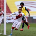 Christian Cueva celebra el primer gol del partido, que llegó tras un contraataque efectivo