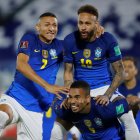 Los jugadores brasileños celebran uno de los goles ante Paraguay en las eliminatorias.