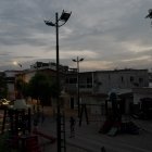 Barrio Garay. Esta foto se tomó el pasado martes 8 de junio, en la noche. Se ve que 10 luminarias no funcionan.