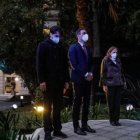 El presidente de España Pedro Sánches, junto a familiares de desaparecidos.