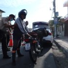 Controles. Ayer por la tarde los operativos de los uniformados se iniciaron a lo largo de la calle Pancho Segura.
