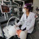 Los estudiantes de Odontología de la UEES asisten a los laboratorios para realizar sus clases prácticas.

PERIODISTA : MARTHA TORRES 

FECHA : 09/06/2021 

Agencia (ag-extra)