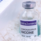 Todas las vacunas aprobadas por la EMA, incluida la de AstraZeneca, mantienen una relación positiva de beneficio-riesgo, especialmente en los ancianos y vulnerables.