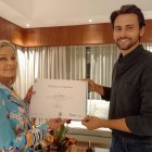 Derek, quien saltó a la fama en 1979, mantuvo una reunión con el ministro de turismo en Guayaquil.