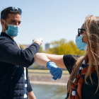 Autoridades europeas piden a sus habitantes mantener las normas de bioseguridad.