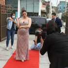 Mayra llegó al canal en limusina y desfiló por la alfombra roja la tarde de este martes.