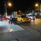 Veredas. Sobre ellas circulan hasta los motociclistas y en contravía, lo hacen todo el día.